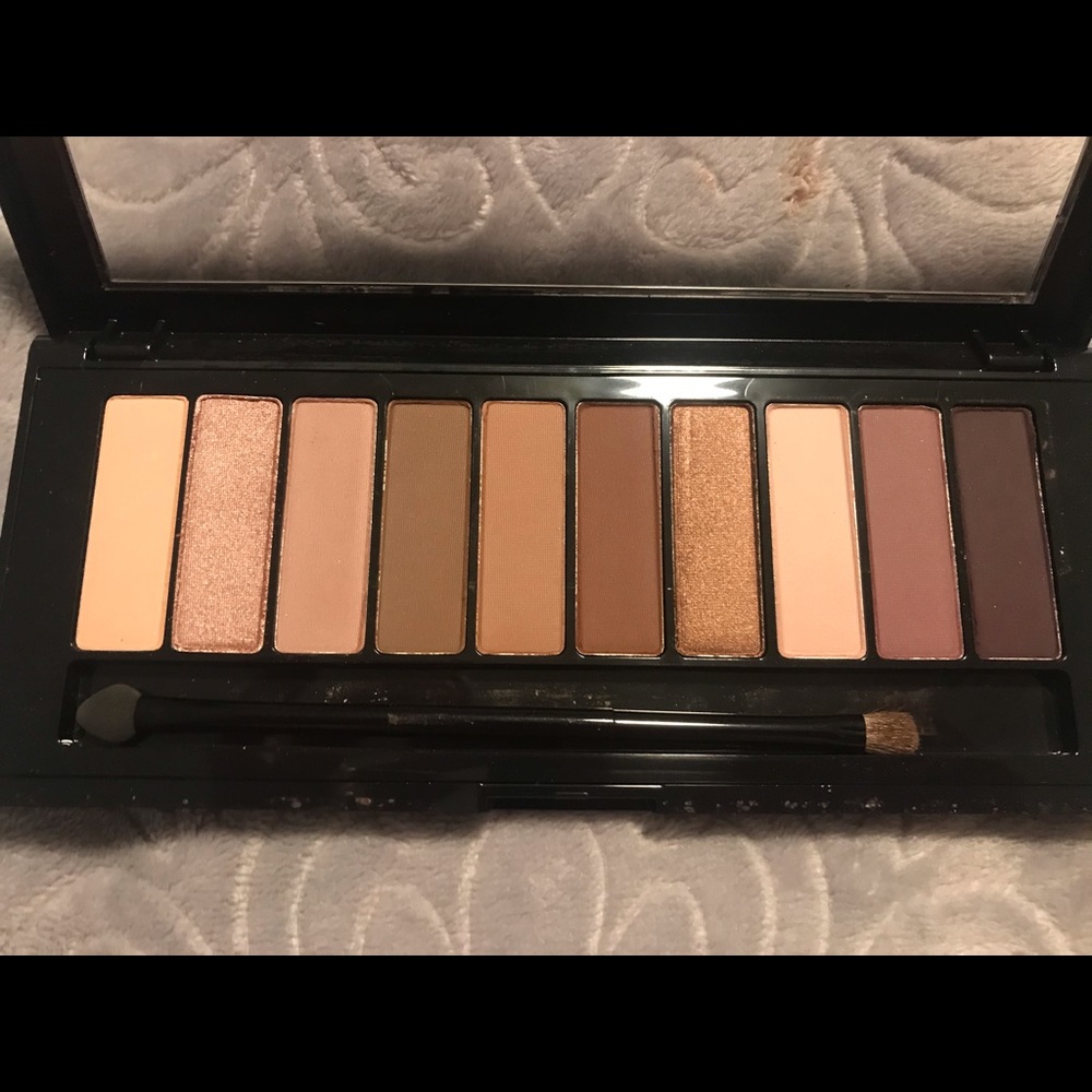 Makeup Bundle - Picture 4 of 16